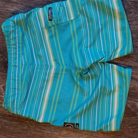 Volcom Board Shorts - Picture 2 of 5